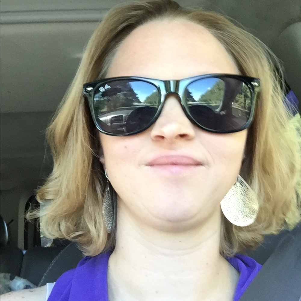 Meet your Posher, Crystal